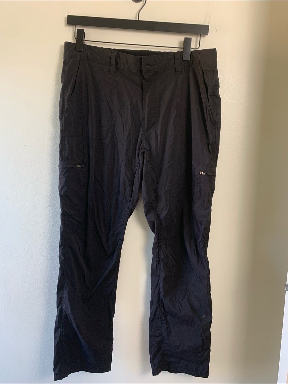 Tilley Men's Black Wind Pants w Lots of Zip Pockets